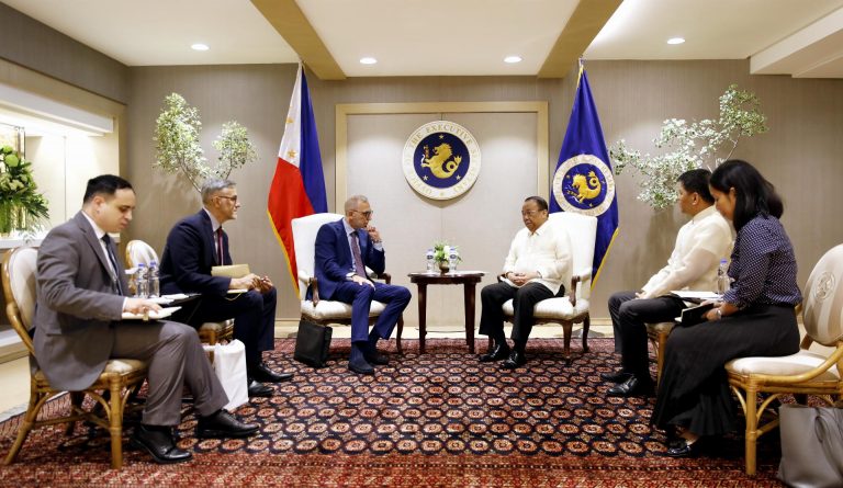 Foto1 con ES Lucas BERSAMIN